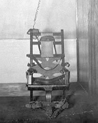 Der erste elektrische Stuhl. Durch diesen wurde William Kemmler 1890 hingerichtet.